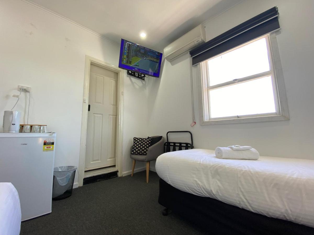 Central Motel Маджи Екстериор снимка