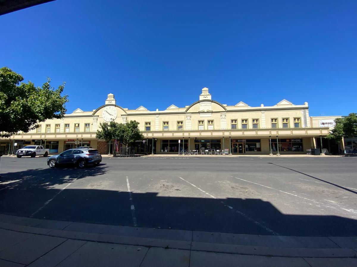 Central Motel Маджи Екстериор снимка