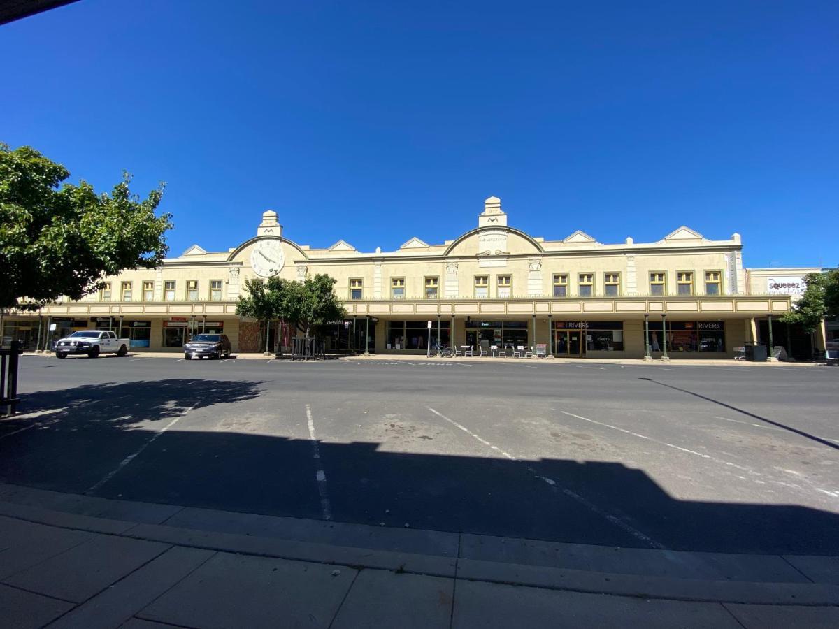 Central Motel Маджи Екстериор снимка
